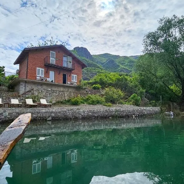 Borealis Guest House, hótel í Koman