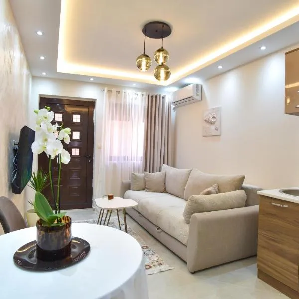 Vila Apartments Lidija, khách sạn ở Petrovac na Moru