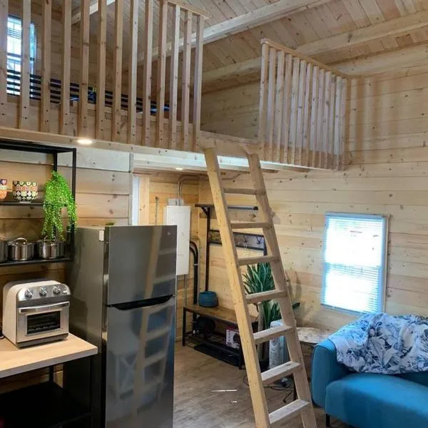 Columba - New Lofted Kabin, hotel in Fenelon Falls