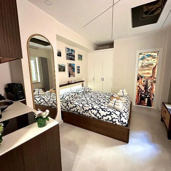 Serenity – hotel w mieście Neapol