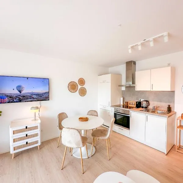 Sunset Club - STUDIO II - Küche - Balkon - Parken, hotel v destinaci Memmingen