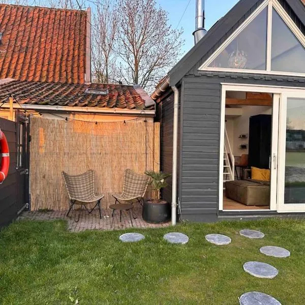 Tiny house of Picasso, hotel v destinaci Warmenhuizen