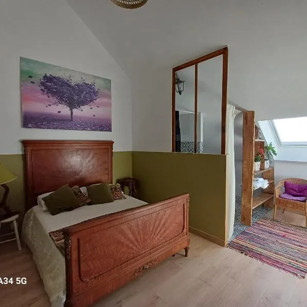 Les Chaumes Violettes-Chambres & Table d'hôtes à la campagne, Berry, hotel v destinaci Cluis