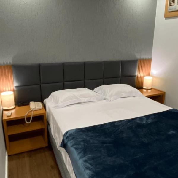 Flat confortável com recepção 24h e vaga de garagem - Foto 2