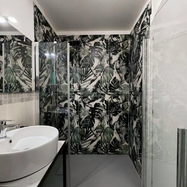 Non ti scordar di me #2, hotel v mestu Pieris