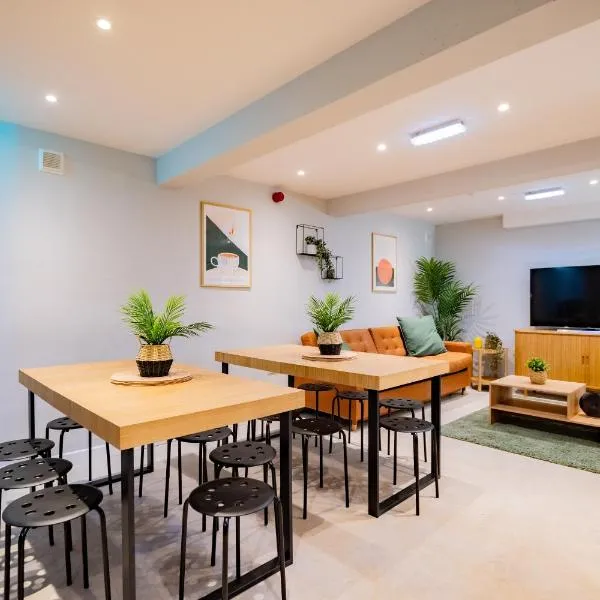 The Large Group House -Sleeps 21, hotel v destinaci Dublin