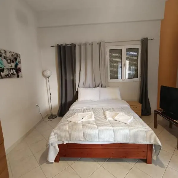 Cozy apartment in the center of Aighion Achaia - ground floor - ισόγειο στουντιο、エギオのホテル