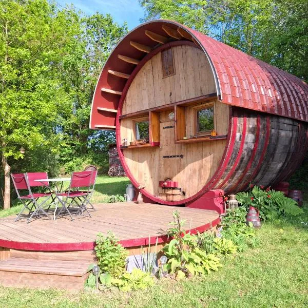 L'authentique Tonneau à Cidre d'Emma, hotel in Saint-Clair-sur-lʼElle