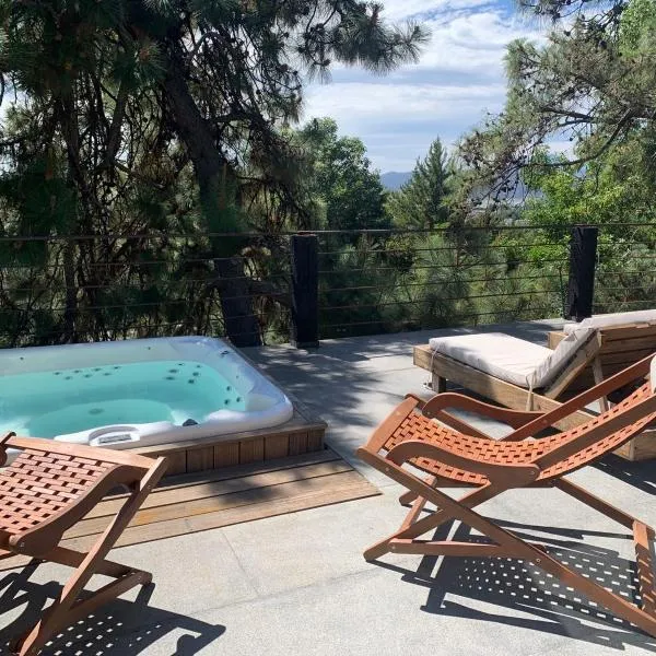 Majestic Residence with views of the lake and woods!, hotel en Valle de Bravo