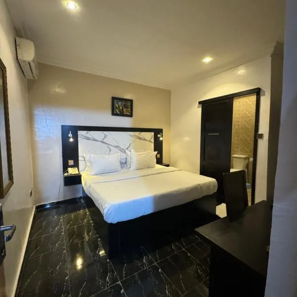 Posh Hotel and Suites Ikeja、Alagbadoのホテル