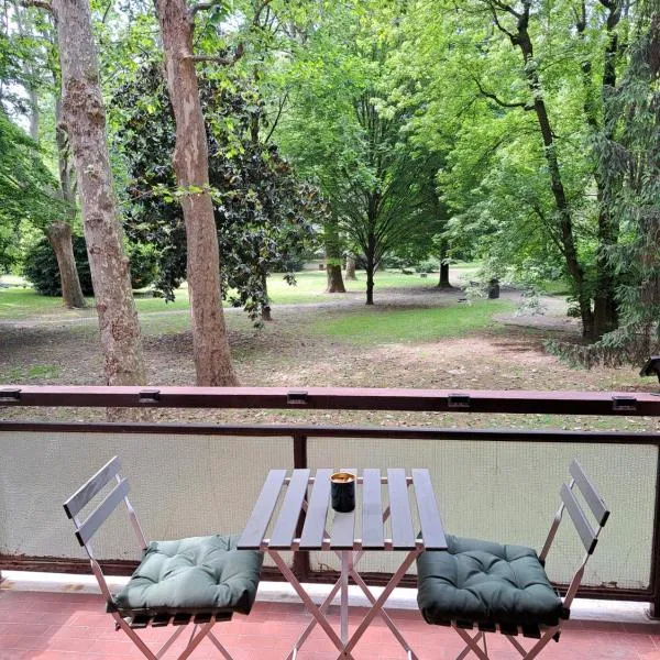 IL BALCONE NEL PARCO - stanze con bagno privato, hotell i San Donato Milanese