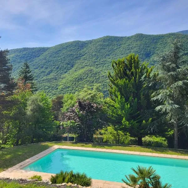 Lou mas del ranc – hotel w mieście Roquestéron