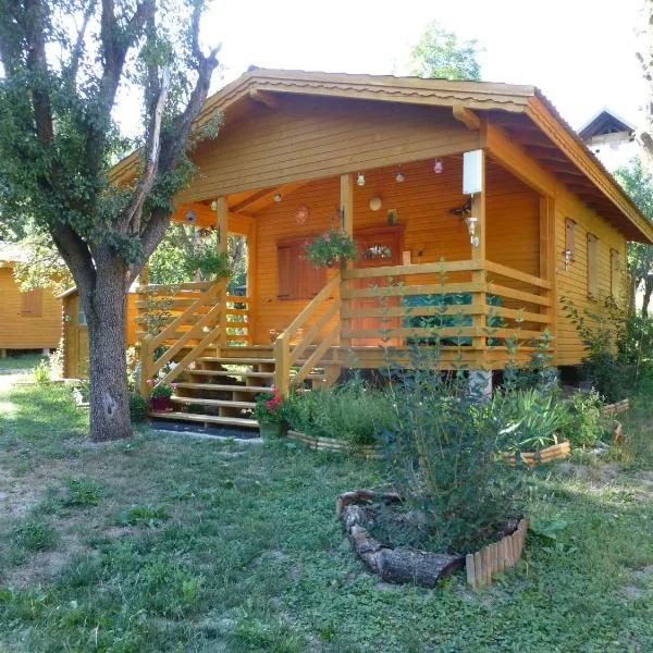 Camping, Hôtel De Plein Air Les Cariamas, hotel v destinácii Chateauroux-les-Alpes