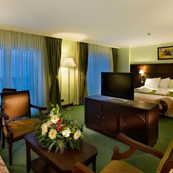 Crowne Plaza Antalya by IHG, hotel in Antalya