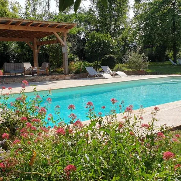 Château de Grandmont - Escale authentique au coeur des vignes, hotel v mestu Blacé