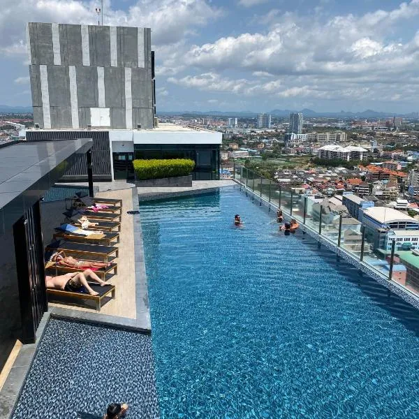 The base in pattaya condo, hotel in Pattaya Central
