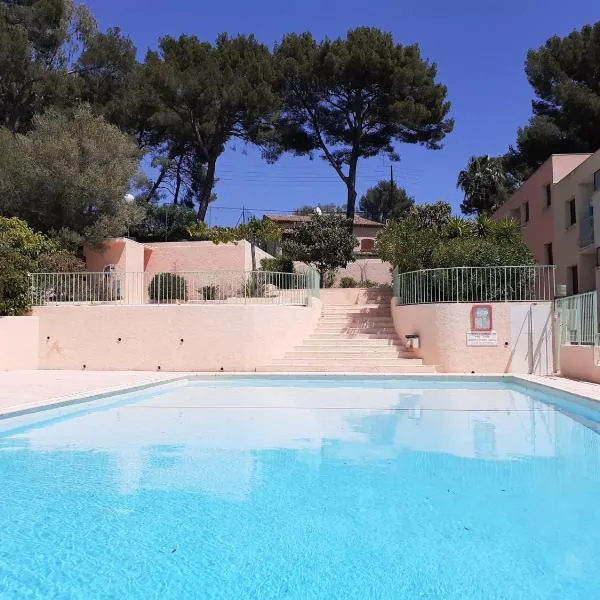 Les Iris, hotel in Cavalaire-sur-Mer