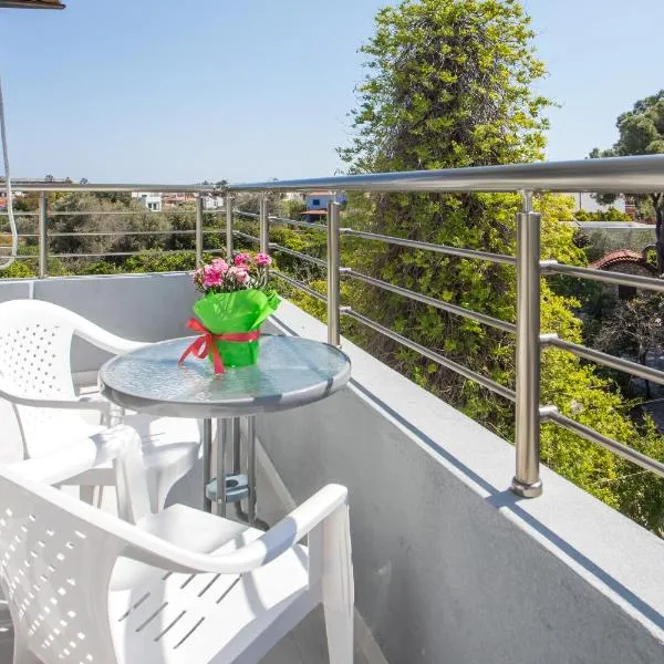 Economisa Apartments, hotell i Ialyssos