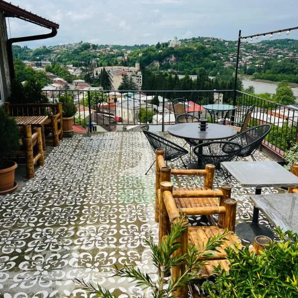 Green Flower Hotel, hotel din Kutaisi
