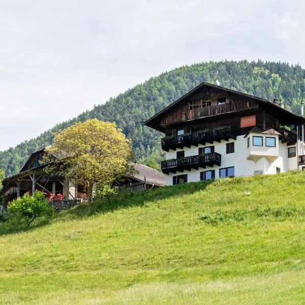 Gatscherhof Apt Abendrot, hotel v destinaci Luson