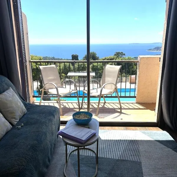 STUDIO POOL HOUSE VUE MER PANORAMIQUE AMAZING SEA VIEW WIFI LINGE INCLUT LINEN INCLUDEd, hotel in La Croix-Valmer
