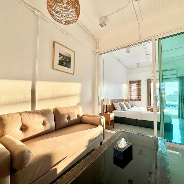Momento Hotel and Cafe, hotel di Khon Kaen