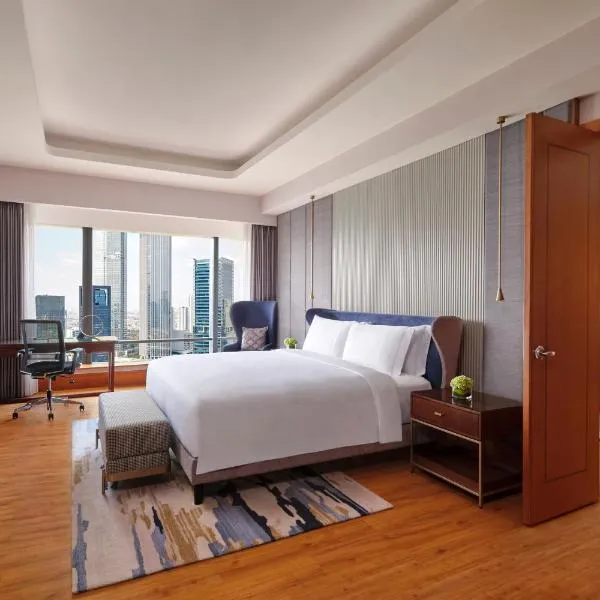 The Ritz-Carlton Jakarta, Mega Kuningan, отель в Джакарте