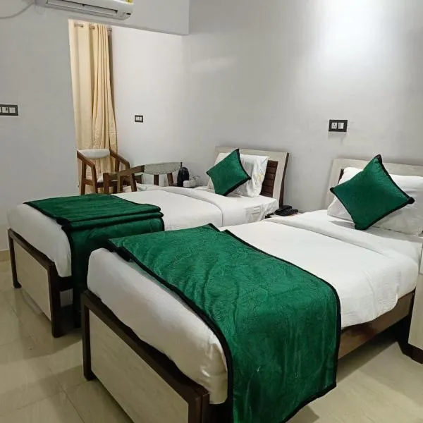 Hotel Aman Residency, hotel di Bhīta