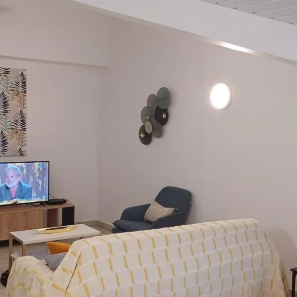 NANA- Grand appartement Cosy-A 42- Vue Panoramique- Cuisine équipée- CLIM-WIFI-Terrasse, hôtel à Cayenne