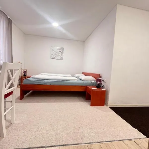 Apartmán Monstera II, hótel í Týnec nad Labem