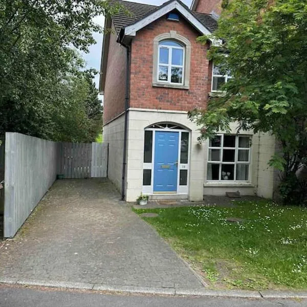 Stunning semi-detached townhouse, Holywood, Sleeps 6 - 10 mins from Belfast, hotel en Belfast