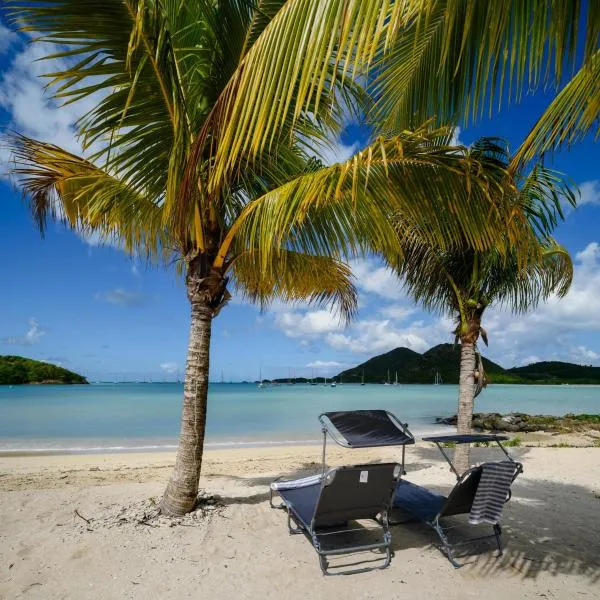 True North Villa - Waterfront on Jolly Harbour, hotel v destinaci Bolans