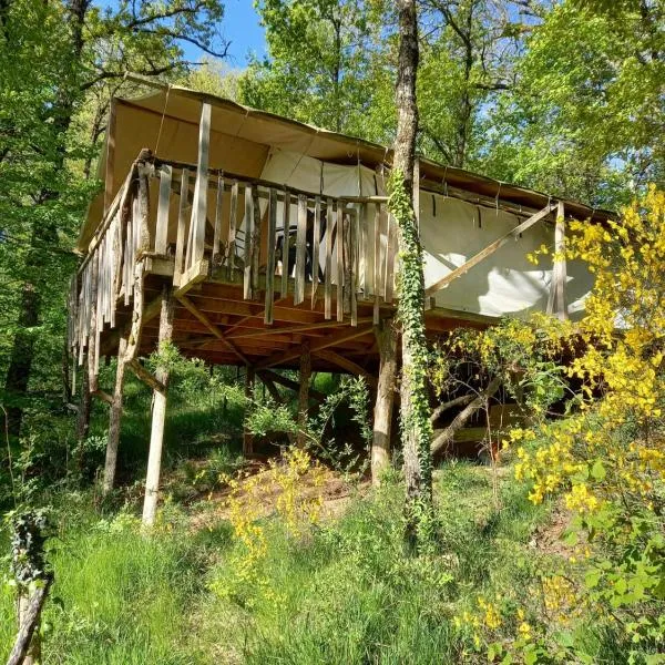 Camping Terre Rouge, hotel in Villecomtal
