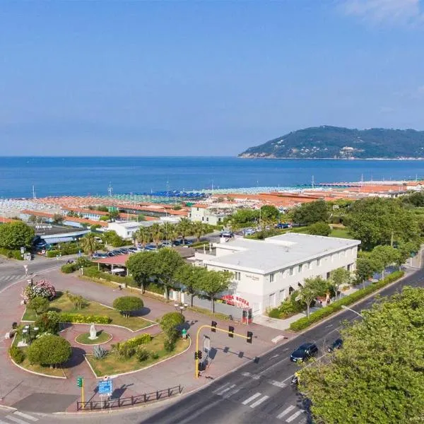 Hotel Tenda Rossa, hotel Marina di Carrarában