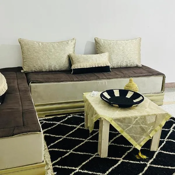 KARAZ Homestay Grand appartement avec rooftop, hotel v destinaci Monte ʼArrouit