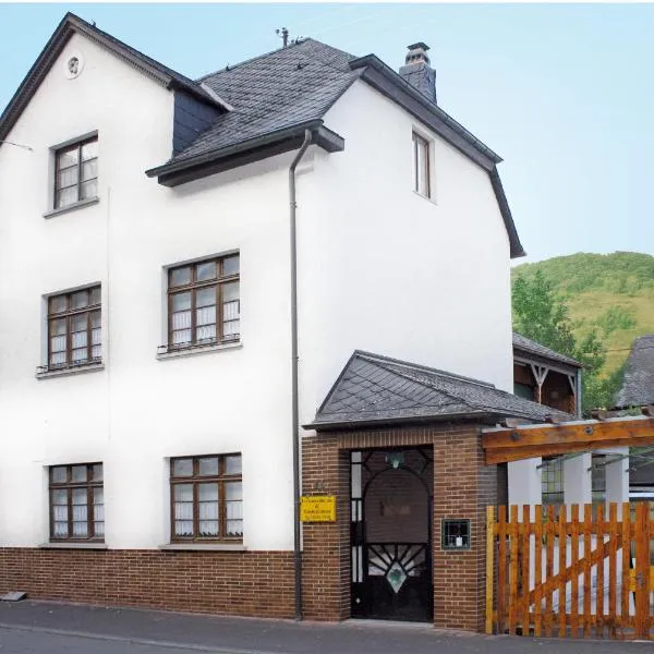 Gästehaus Herda, khách sạn ở Briedel