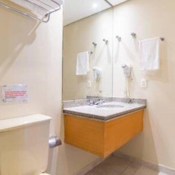 1007 Hotel Bienal Suits, Arrumação, manobrista e piscina - Foto 3