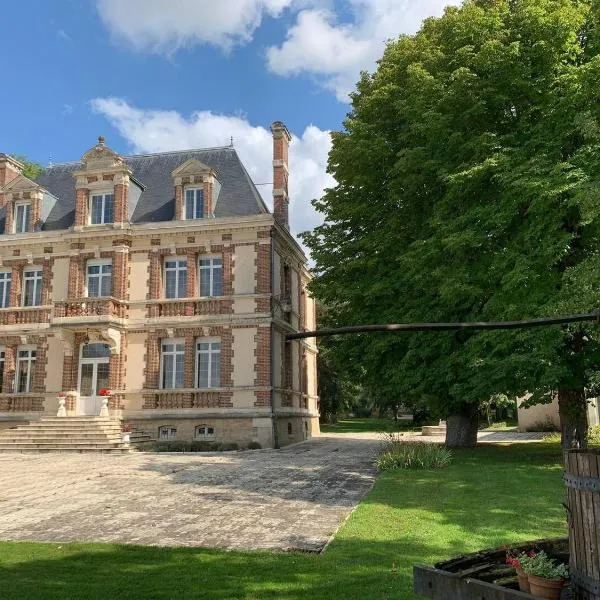 Château de Ligny, hotel v destinaci Ligny-le-Châtel