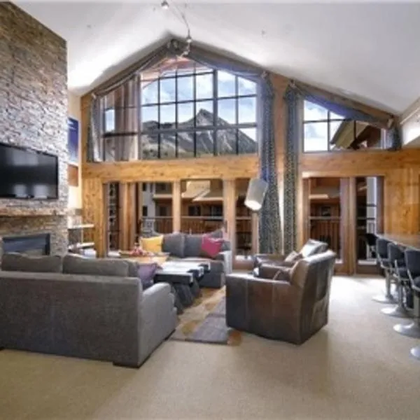 The Lodge at Mountaineer Square、Mount Crested Butteのホテル