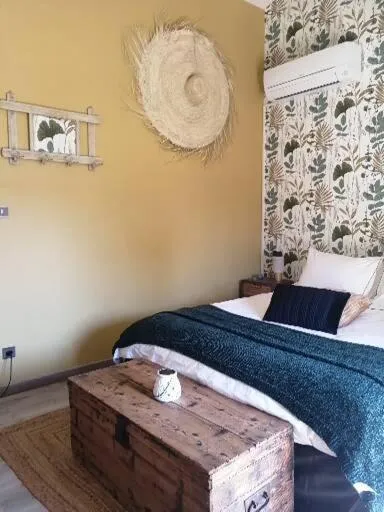 chambres dans les Alpilles les jardins de meyrol, hotel v destinácii Eyguières