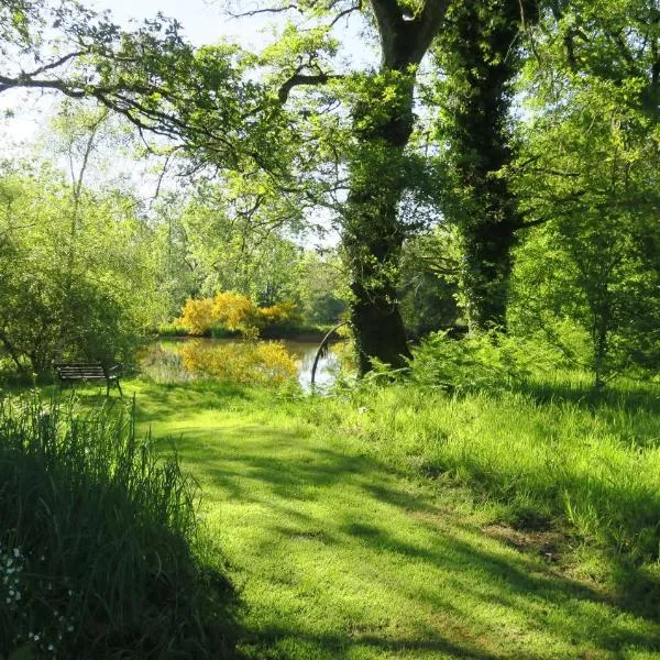 Sérénité Verte à La Tuilerie Accommodation、Le Doratのホテル