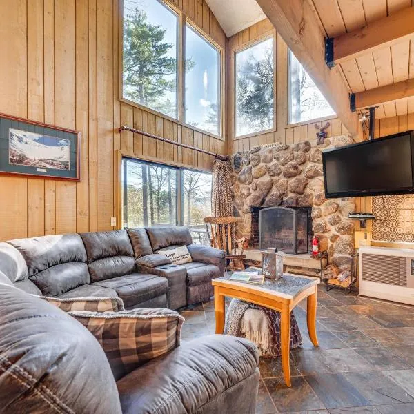 Half Mile to Ski Slopes Conway Condo with Hot Tub!, hotel in North Conway