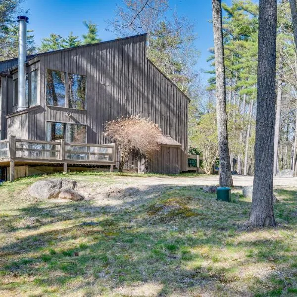 Half Mile to Ski Slopes Conway Condo with Hot Tub!, hótel í North Conway
