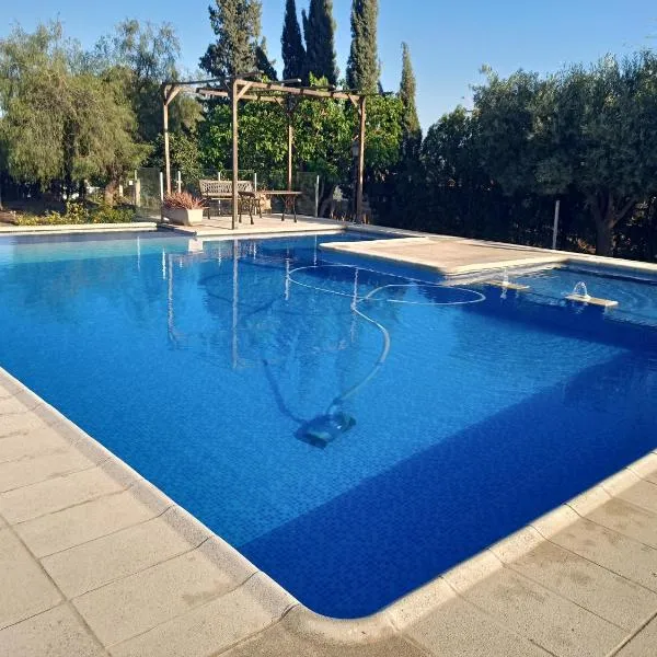 Chalet con piscina LUA HOME, Hotel in Manises