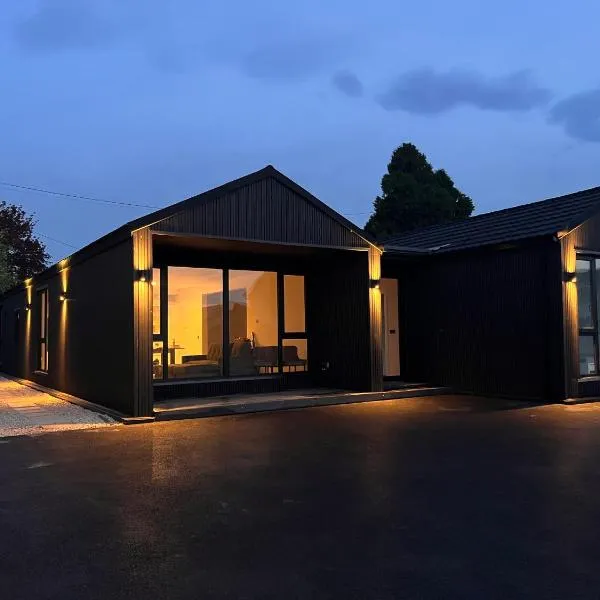 "Deerpark Villa - Sleeps 8, Views of The Rock & Cashel Palace Hotel", hotel v destinaci Cashel