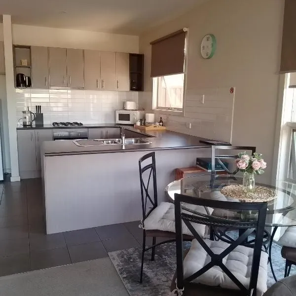 Lovely 2 BR Spa apartment, Opposite Shepp Lake, hotel v destinaci Shepparton