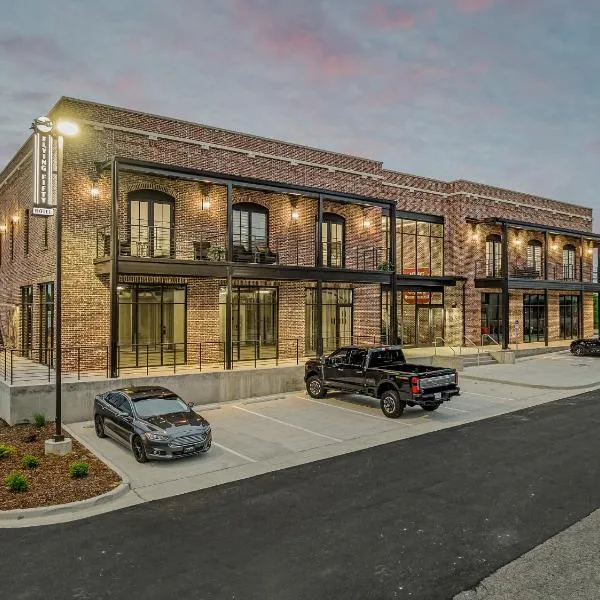 The Flying Fifty Hotel, a Luxury Boutique Hotel, hotel in Cullman
