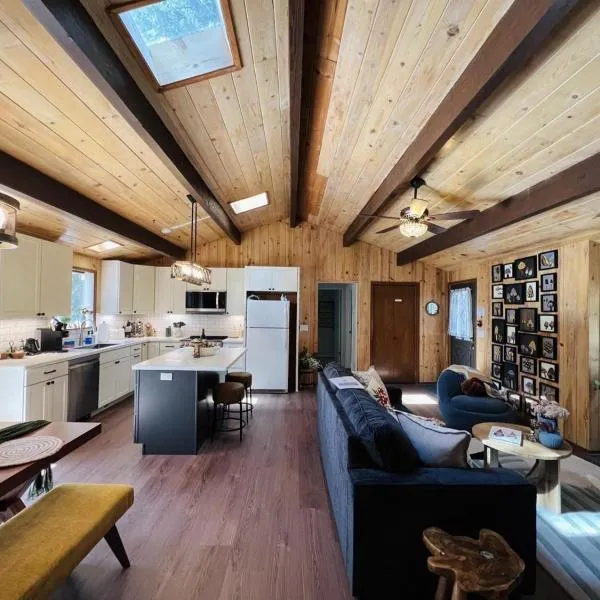 Perch - Ellie's Secret Cabin، فندق في كوبيفيل