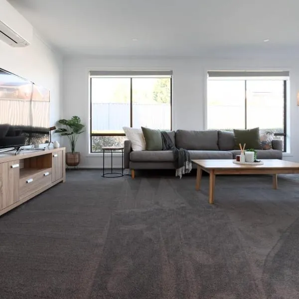 3 Bedroom Home: Parking & WiFi, hotel u gradu Kings Meadows