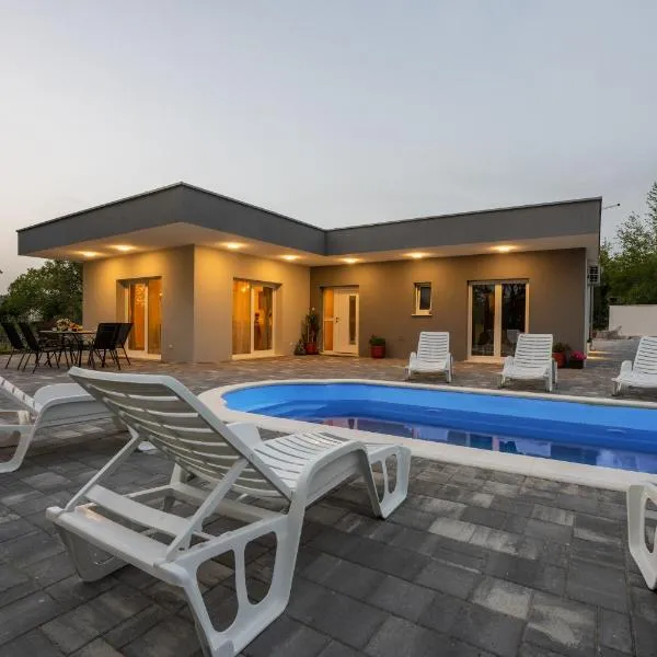 Villa Nadalina, Cista Provo, hôtel à Lovreć